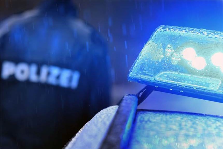 Auto mit Panzerband zugeklebt: Cappenberger reagiert extrem auf Falschparkerin Die Polizei wurde am Dienstag nach Cappenberg gerufen - weil sich dort ein Mann über eine Falschparkerin geärgert hat.