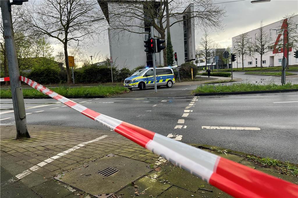 Die Polizeiwache in Castrop wurde am Donnerstagnachmittag (4.4.) geräumt, nachdem eine Handgranate abgegeben wurde. Der Altstadtring war an der Ecke Karlstraße bis 20 Uhr gesperrt.