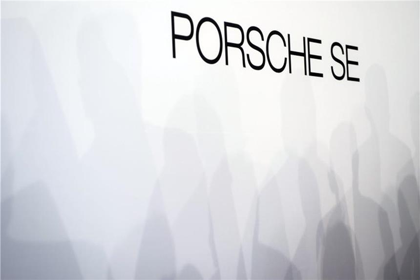 VW-Rekorde bringen auch Porsche SE mehr Geld ein Die Porsche SE wird von den Familien Porsche und Piëch kontrolliert und hält gut 52 Prozent der Stimmrechte an der Volkswagen AG. Foto: Lino Mirgeler