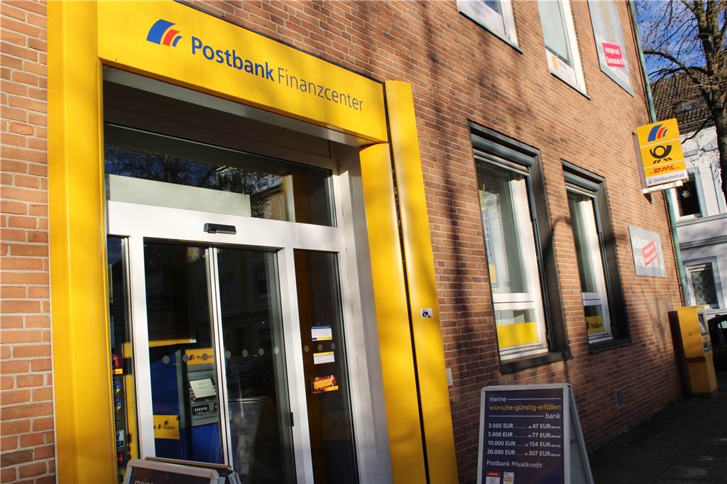 Bei der Postbank in Hombruch sind seit einem Monat alle Automaten unbrauchbar Die Postbank-Filiale an der Ginsterstraße hat montags bis freitags von 9 bis 18 Uhr und samstags bis 12.30 Uhr geöffnet.