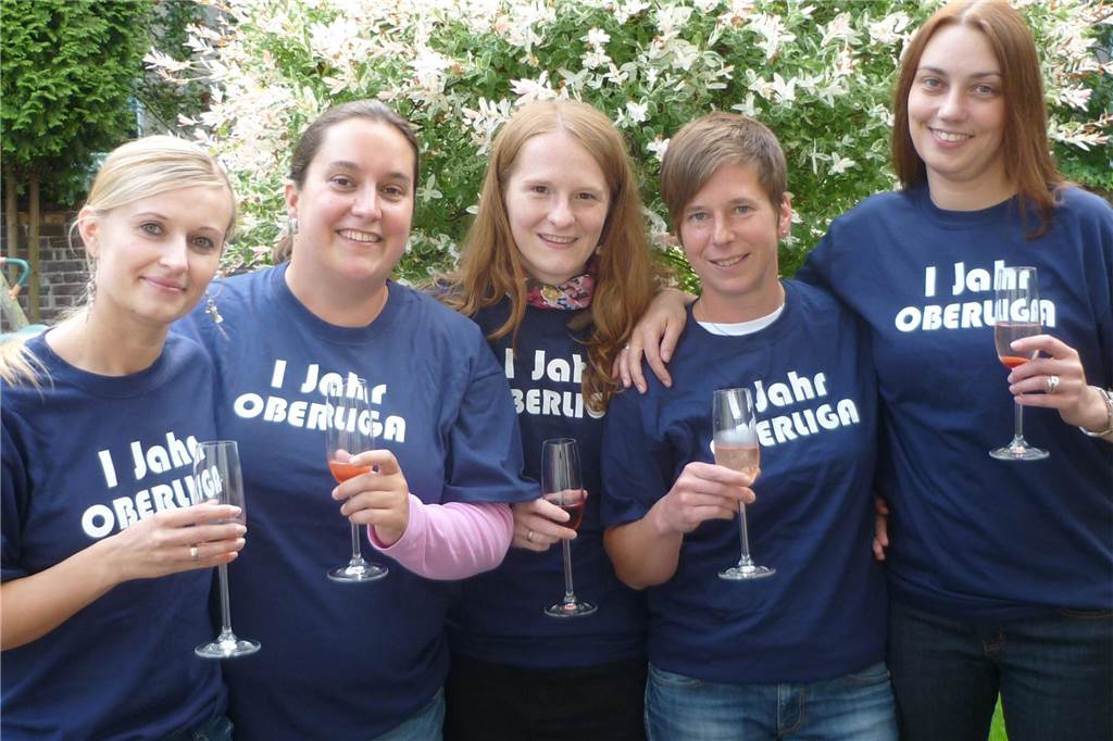 Post-Kapitänin Nicola Schuchardt hängt Tischtennisschläger an den Nagel Die Postlerinnen feierten 2012 ihr Oberliga-Comeback (v.l.n.r.): Margarethe Bath, Tina Schlegel, Julia Knoch, Anita Völkel und Nicola Schuchardt.