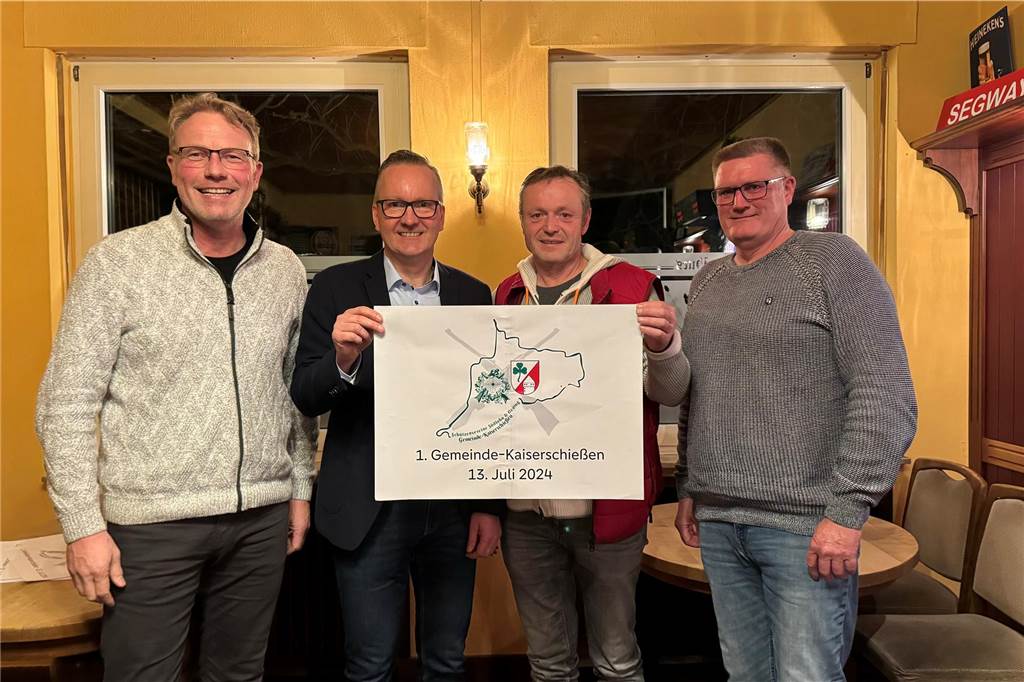 Premiere : Erstes Gemeinde-Kaiserschießen am Samstag Die Präsidenten (v.l.) Klemens Wedding (Bauernschützen Südlohn, Werner Tecker (St. Jakobi Oeding), Bernd Westhoff (Oeding-Nichtern) und Josef Rathmer (St. Vitus Südlohn)