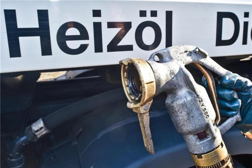 Höhenflug der Ölpreise belastet Verbraucher Die Preisentwicklung beim Rohöl macht sich bei den Kosten für Heizöl und Diesel-Kraftstof bemerkbar. Foto: Patrick Pleul/dpa