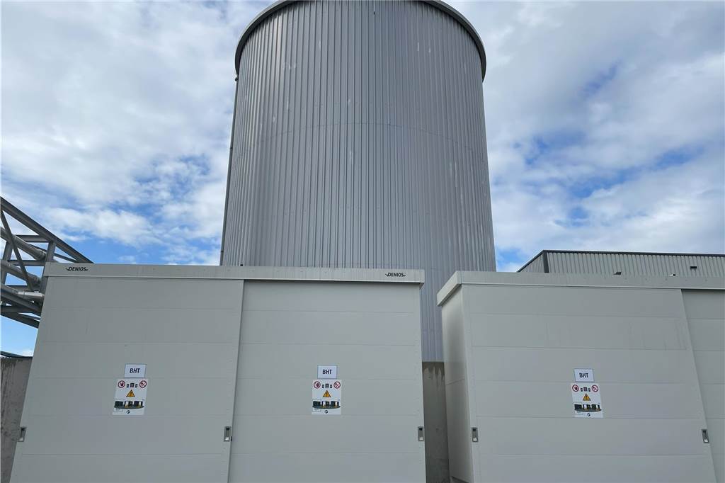Billigkonkurrenz aus China: Kurzarbeit bei Oedinger Biodiesel-Produzent Die Produktionsstätte in Oeding beschäftigt 27 Mitarbeiter. Der andere Teil der Produktion, in Emden, beherbergt ein etwa 40-Personen starkes Team aus Laboranten und Chemikanten.