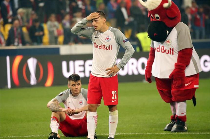 Salzburger wütend: „Jedes Spiel die gleiche Scheiße“ Die Profis von Red Bull Salzburg waren nach dem Aus bitter enttäuscht. Foto: Daniel Krug/APA