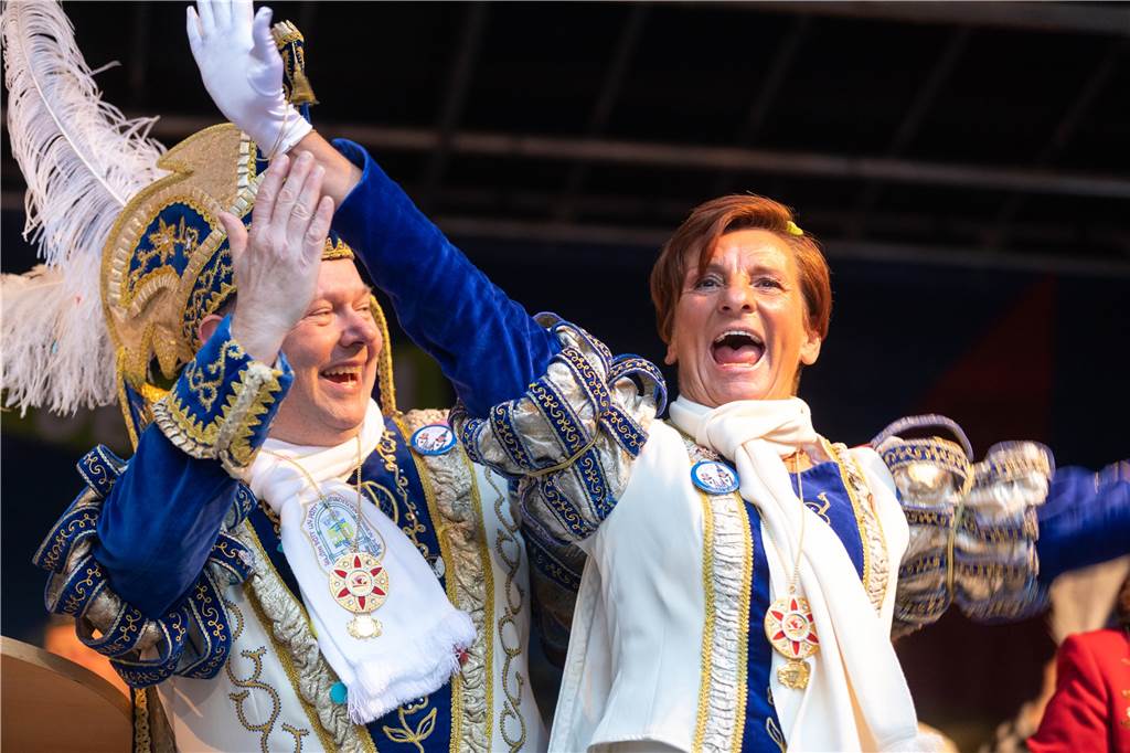 So geht es dem Stadtlohner Prinzenpaar in einer verkorksten Session Die Proklamation am 11. 11. bleibt der einzige große Auftritt für das Prinzenpaar Franz III. (Schlüter) und Birgit II. (Robers) in dieser Session.