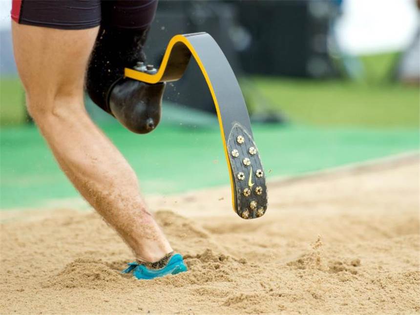 Im Schatten von Rehm: Inklusion im Sport auch Alltag Die Prothese könnte Weitspringer Markus Rehm einen Vorteil beim Wettbewerb mit Nichtbehinderten bringen. Foto: Sven Hoppe