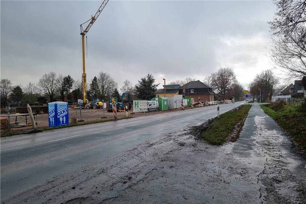 „Absolute Katastrophe“: Capeller ärgert sich über Verkehr am Netto-Neubau Die provisorische Baustellenzufahrt links soll entfallen. Das soll die Verkehrssituation ein wenig beruhigen.