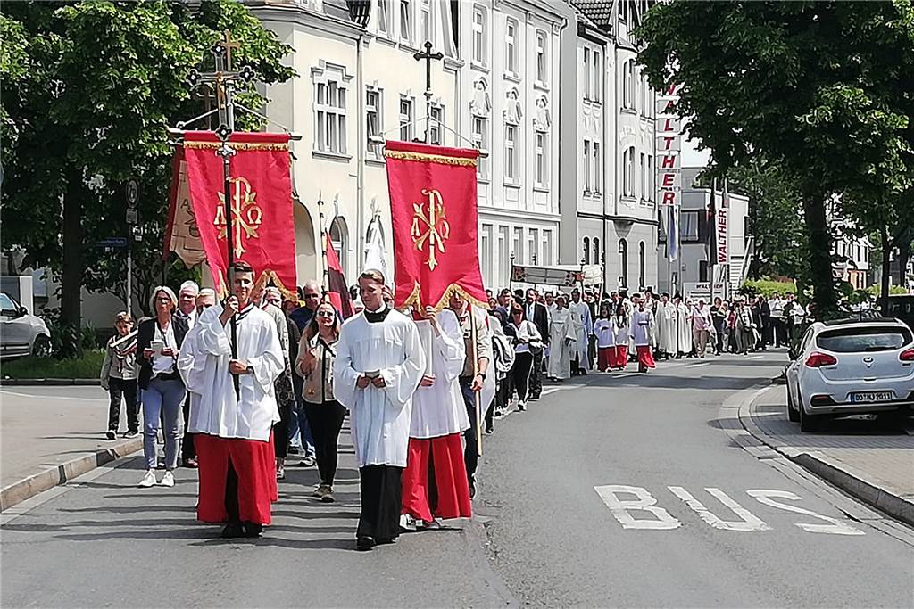 Die Prozession am Pfingstmontag erinnert an die Wurzeln der "Pfingsthuekke".