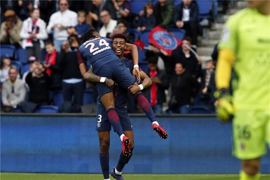 PSG in der Meisterschaft weiter auf Titelkurs Die PSG-Spieler Christopher Nkunku und Presnel Kimpembe jubeln nach dem Tor zum 2:0 gegen Metz. Foto: Thibault Camus/AP
