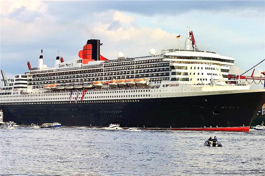 Ex-Küchenchef der Queen Mary 2 kocht Menü im „Rodenberg 1770“ Die Queen Mary 2 fährt zur See.