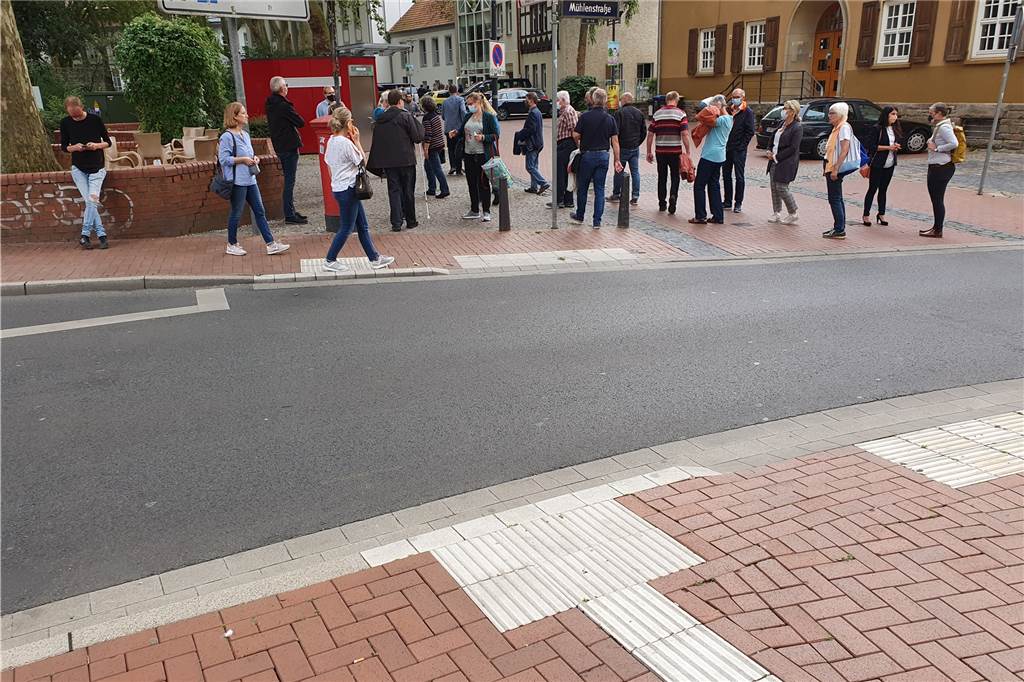 Am Münsterplatz soll es mehr Platz und Sicherheit für Fußgänger geben Die Querung der Mühlenstraße soll durch einen Zebrastreifen für Fußgänger sicherer werden.