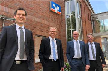 Die Raesfelder und Erler Volksbankvorstände: Marcus Feldhaar, Michael Weddeling, Ralf Steiger und Oliver Cichowski (v.l.)