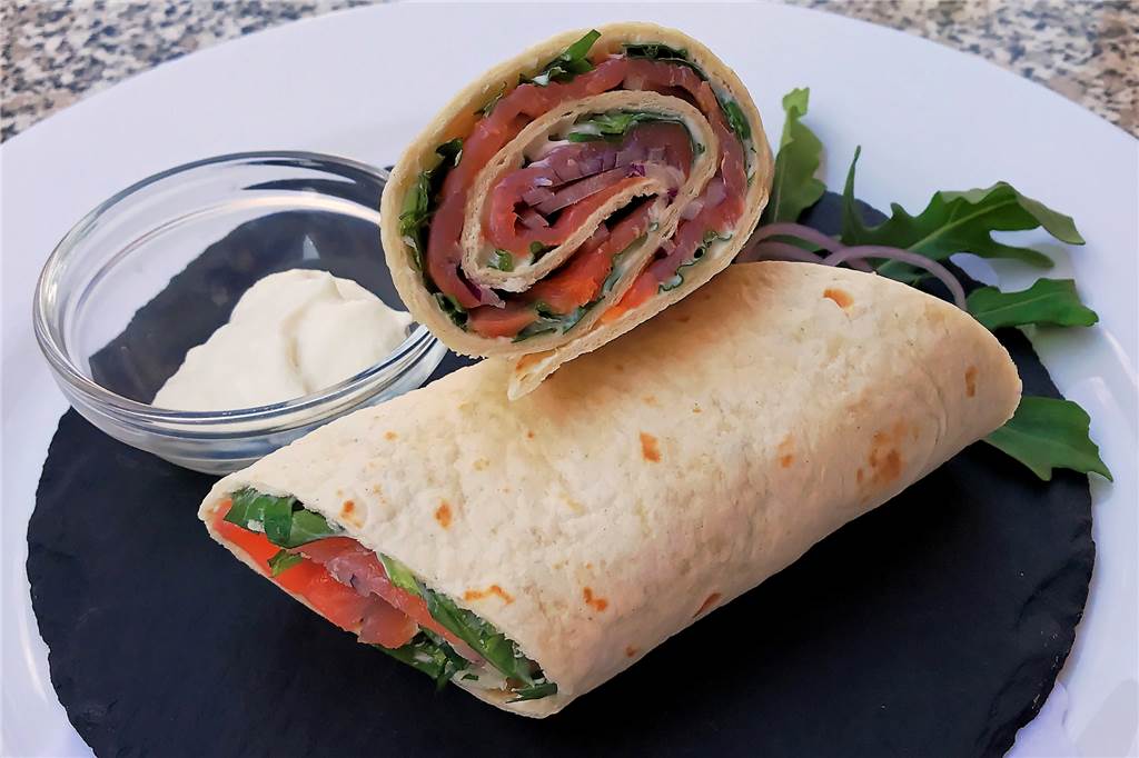 Die Räucherlachsroulade als Vorspeise war eine leckere und gute Portion.