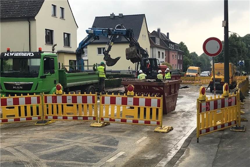 Stromausfall im Nordosten und Wasserrohrbruch im Westen Dortmunds Die Rahmer Straße im Dortmunder Westen ist nach einem Wasserrohrbruch gesperrt.