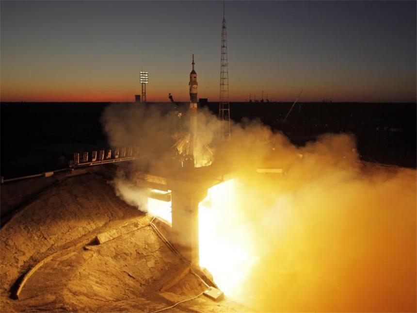 Italiener, Russe und US-Amerikaner an ISS angekommen Die Rakete "Soyuz MS-05" beim Start in Baikonur. Sie brachte den US-Amerikaner Randolph Bresnik, den Russen Sergej Rjasanski und den Italiener Paolo Nespoli zur ISS. Foto: Dmitri Lovetsky