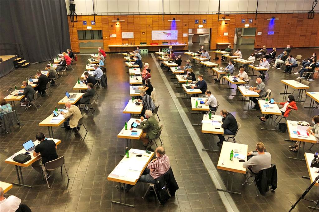 Kommunalpolitiker in Castrop-Rauxel bekommen zehn Prozent mehr Geld Die Ratssitzung am 24. Juni in der Europahalle: Zum zweiten Mal war der Rat wieder in voller Personalstärke vertreten. 94 Prozent der Ratsmitglieder kamen.