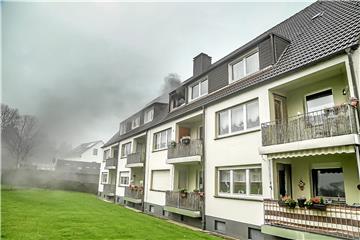 Die Rauchentwicklung in dem Wohnungshaus in der Machariusstraße..