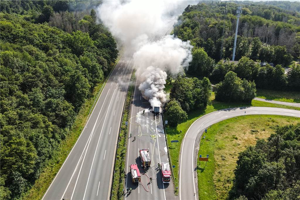 Nach Einsatz auf A45: Brandherd gefunden – Medizinischer Notfall in kilometerlangem Stau Die Rauchwolke war am Dienstag über Schwerte zu sehen, jetzt steht fest, wo das Feuer ausbrach.