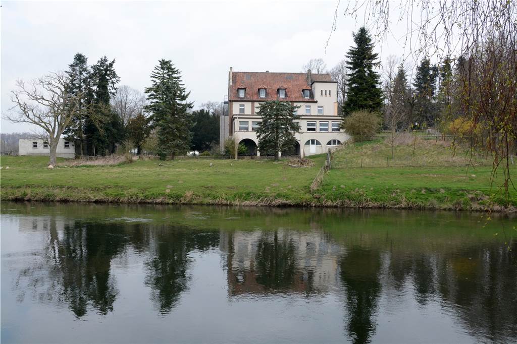 „Futtern wie bei Muttern“: Grundsolide Küche in der Olfener Rauschenburg Die Rauschenburg liegt direkt an der Lippe.