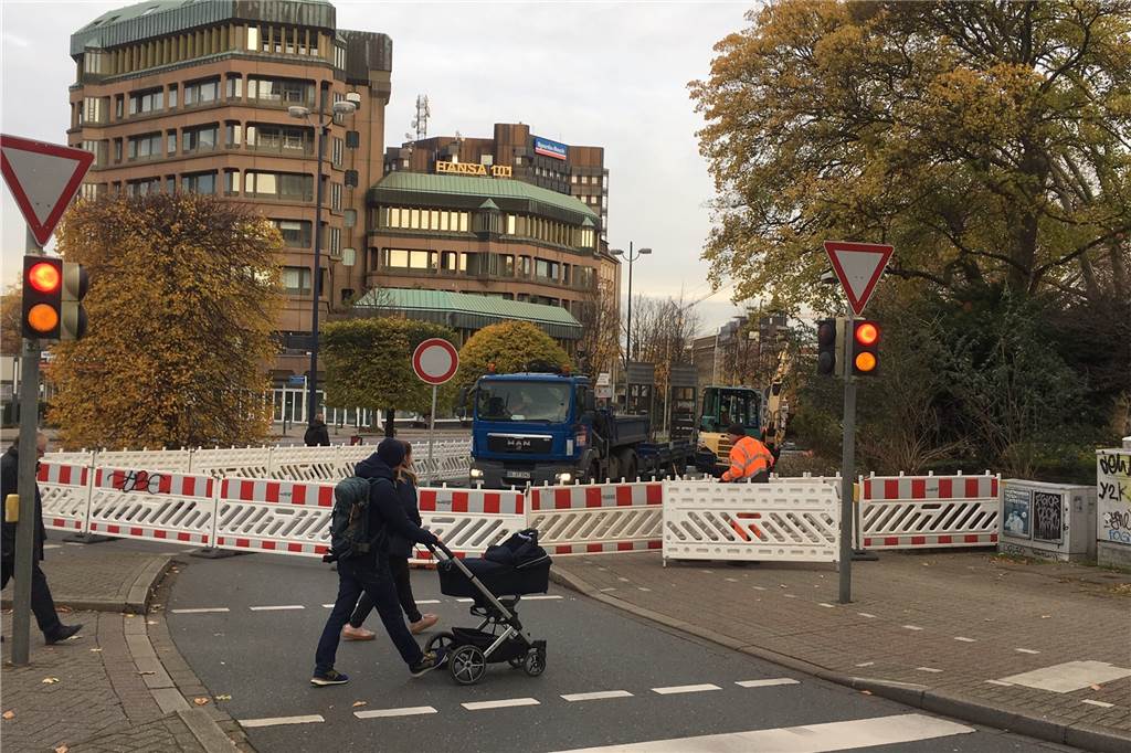 Teile des Dortmunder Walls sind gesperrt – aber andere als angekündigt Die Rechtsabbiegespur vom Südwall auf die Hansastraße wurde am Samstagvormittag (16.11.) gesperrt.