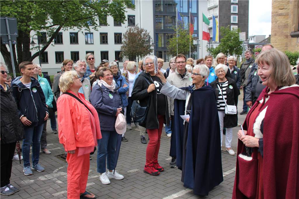 Recklinghausen leuchtet 2023: So verpassen Sie nichts beim großen Licht-Spektakel Eindrücke von einer Stadtführung durch Recklinghausen