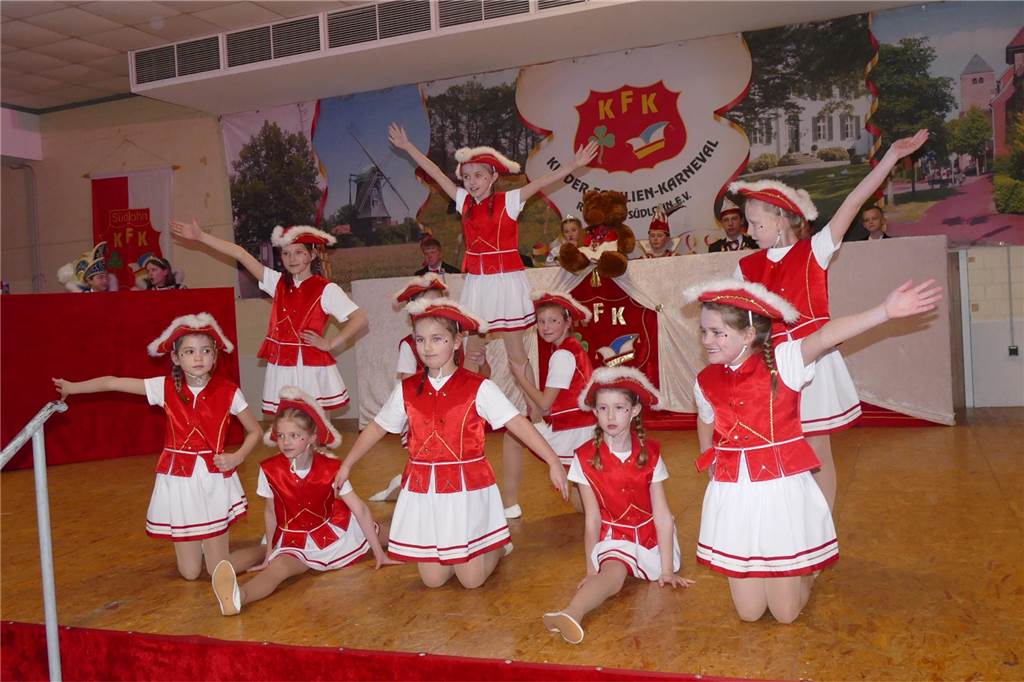 Die „Red Sunshines“ auf der Bühne beim Kinderbüttnachmittag des KFK Südlohn