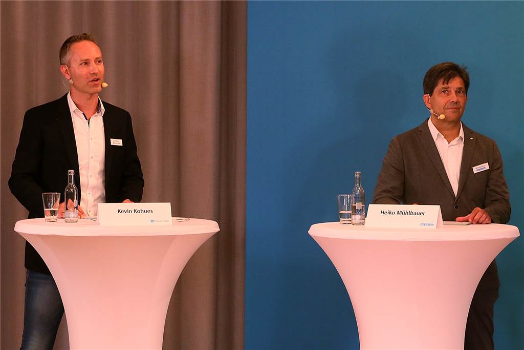 Die Redakteure Kevin Kohues (l.) und Heiko Mühlbauer diskutierten mit den Bundestagskandidaten.
