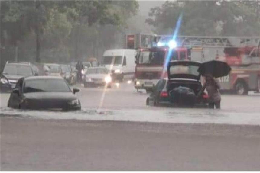 Überflutete Straßen und Keller - Übersicht zum Starkregen in Dortmund Die Regenmassen in Dortmund haben viele Straßen überflutet.