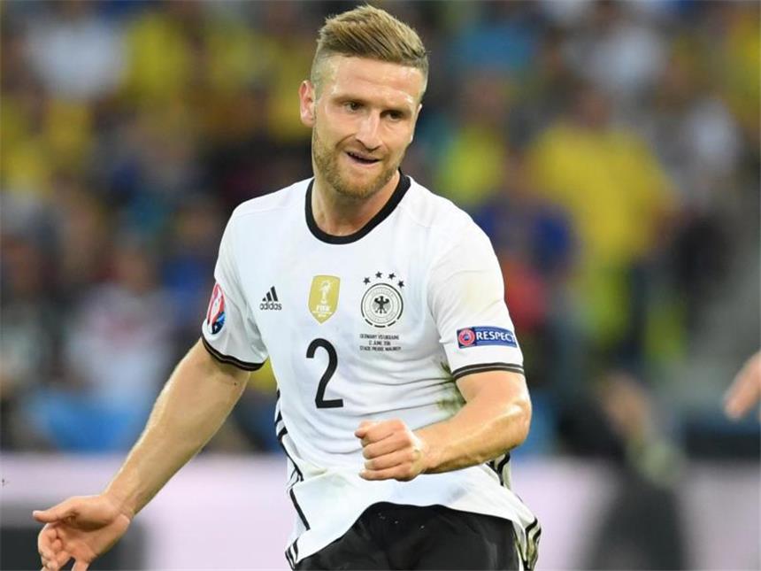 Kreisoberligist Rotenburg kassiert für Mustafi-Wechsel Die Reise von Nationalspieler Mustafi durch die große Fußballwelt ist für seinen Jugendverein ein willkommenes Geschäft. Foto: Arne Dedert