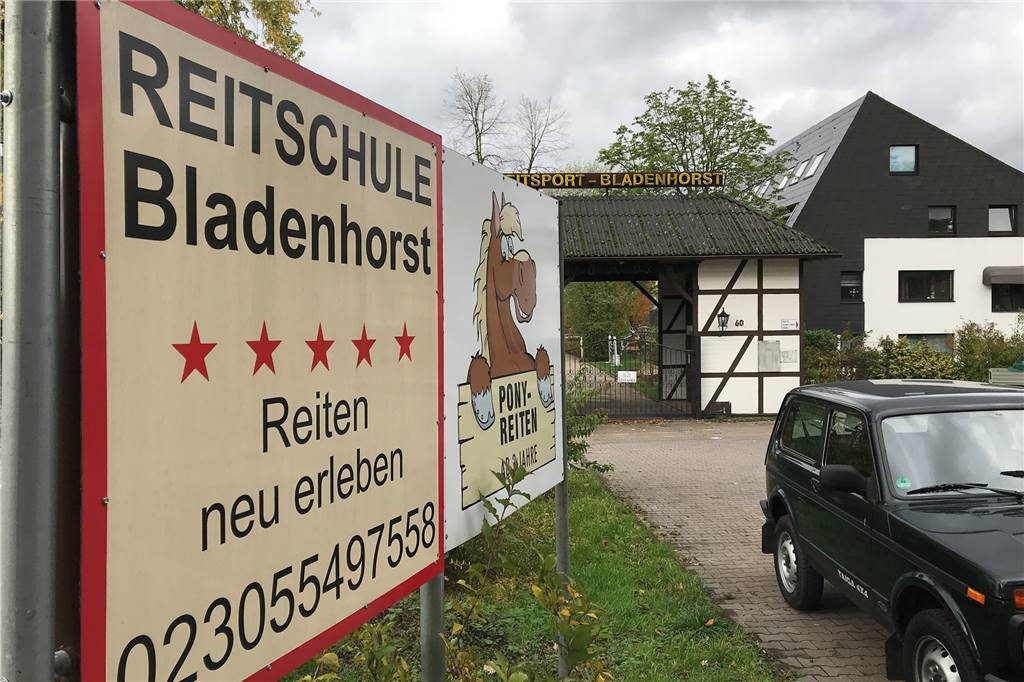 Reitsportanlage Bladenhorst: Verkaufspläne mit überraschendem Ausgang Die Reitsportanlage in Bladenhorst liegt auf einem 40.000 Quadratmeter großen Gelände.