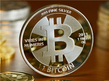 Die relativ geringe Menge an Bitcoins macht die digitale Währung anfällig für Zockereien und starke Kursausschläge. Foto: Jens Kalaene