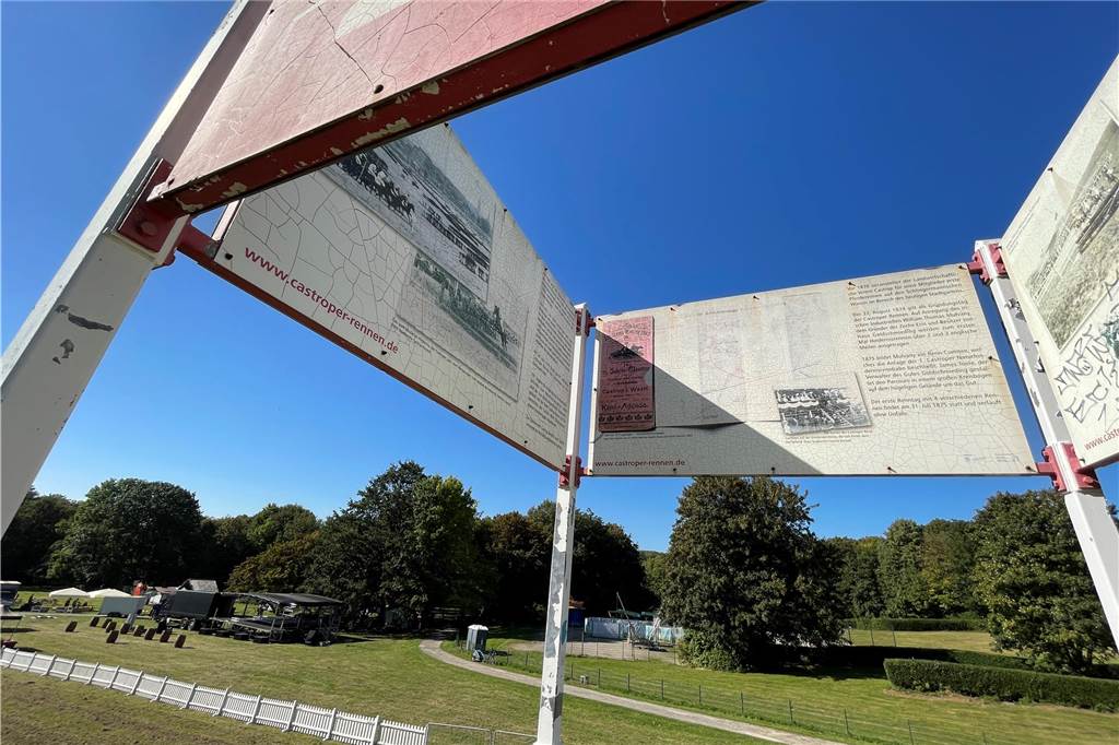 Die Rennbahn macht sich schön und startklar für das Castroper Pferderennen, das erste seit 53 Jahren.