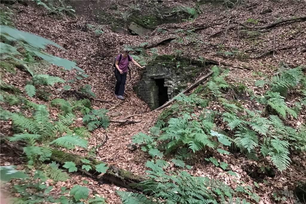 Wandern im Ruhrgebiet - unser Tipp für eine vierstündige Route Die Reste eines durch Explosion zerstörten Sprengmittellagers.