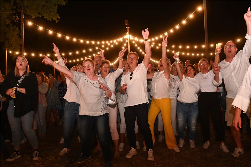 Die Rhader hatten Lust zu feiern - mehr als 1.000 Gäste kamen zur Brotzeit (mit Fotostrecke) Die Rhader hatten nach der langen Corona-Pause wieder Lust auf Party.
