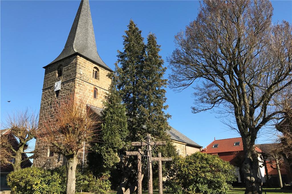 Rhade: Ein Ort mit guten Einkaufsmöglichkeiten, aber ausbaufähigem Öffentlichen Nahverkehr Die Rhader mögen ihren Ort und leben gern dort. Mit 9 von 10 Punkten bewerten sie die Lebensqualität.