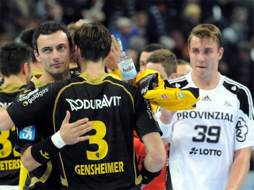 Historische Pokalpleite für Kiel - Löwen feiern Die Rhein-Neckar Löwen feiern den Pokalsieg gegen den THW Kiel. Foto: Carsten Rehder