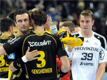 Die Rhein-Neckar Löwen feiern den Pokalsieg gegen den THW Kiel. Foto: Carsten Rehder