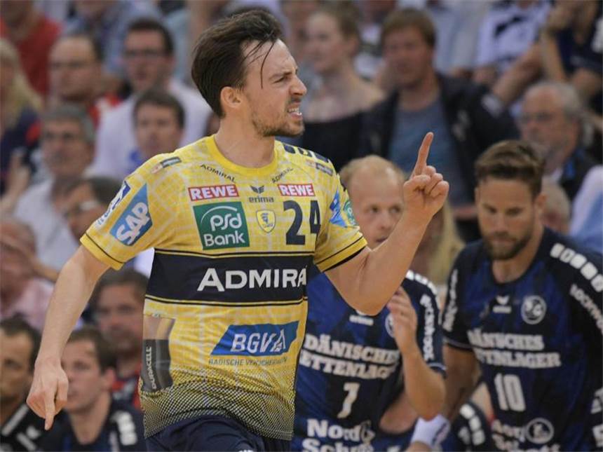 Gereifte Rhein-Neckar Löwen greifen nach der Meisterschale Die Rhein-Neckar Löwen um Patrick Groetzki besiegten die SG Flensburg-Handewitt mit 23:21. Foto: Axel Heimken