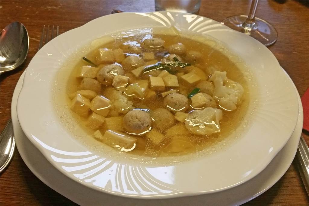 Königlich speisen mit Spezialitäten vom Bürener Landgut Ritter Die Rindfleischsuppe
