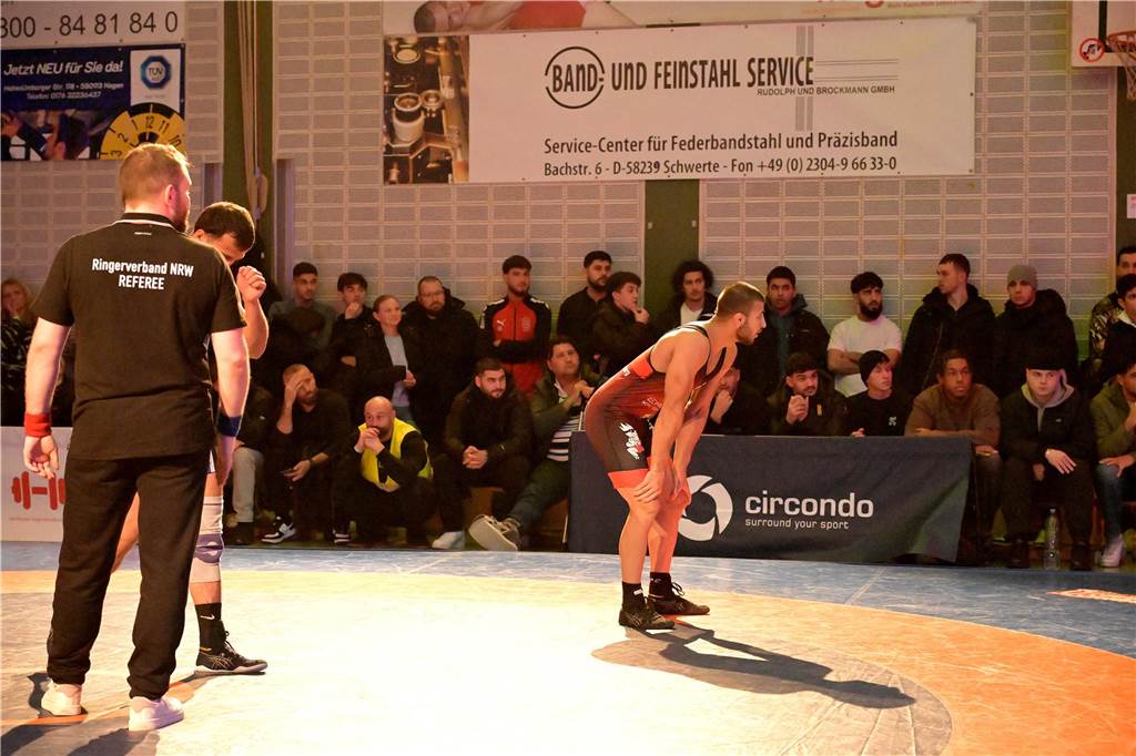 Die Ringer des VfK Lünen-Süd haben durch ein 21:21-Unentschieden beim SV Hohenlimburg spektakulär den Klassenerhalt in der Oberliga gesichert. Hier gibt es die besten Bilder.