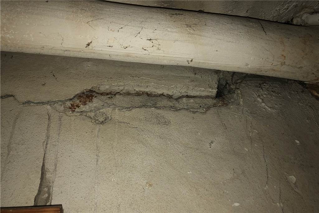 „Hier stimmt irgendwas nicht“: LEG-Mieter um ihre Sicherheit besorgt Die Risse in ihrem Haus an der Siepmannstraße rufen Besorgnis bei den Mietern hervor.