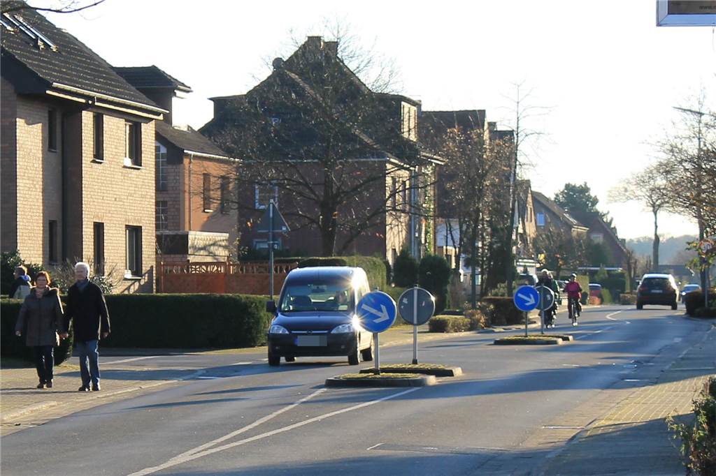 Steigendes Verkehrsaufkommen: Politischer Vorstoß für Gesamtverkehrskonzept Die Römerstraße gehört laut CDU, SPD und FDP zu den Straßen, die vom Ausweichverkehr betroffen sind.