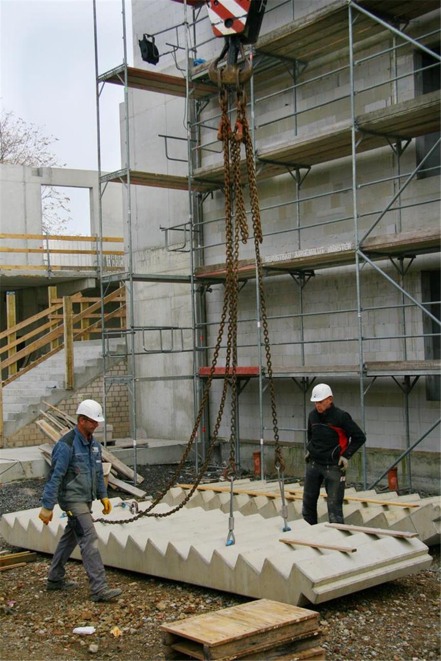 Bauarbeiten am Schulzentrum geraten ins Stocken Die Rohbauarbeiten am Schulzentrum gehen trotz der Firmenpleite weiter.