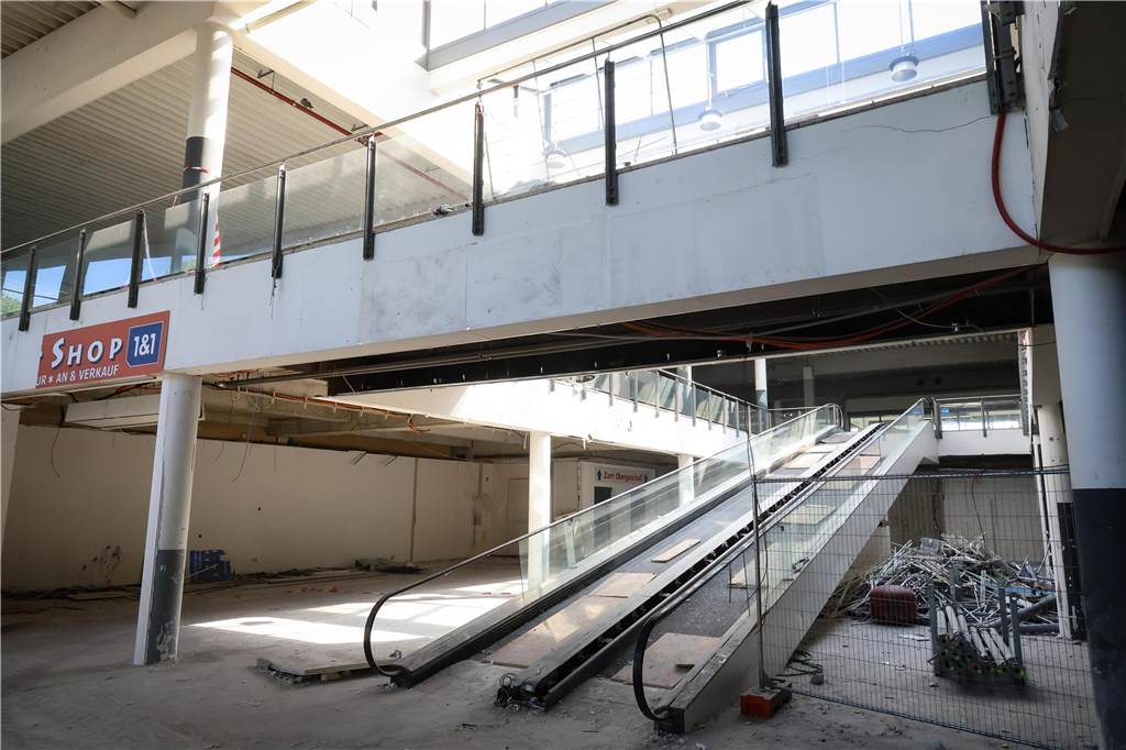 Die Rolltreppe, die bis Ende 2021 zum Real ins 1. OG führte.