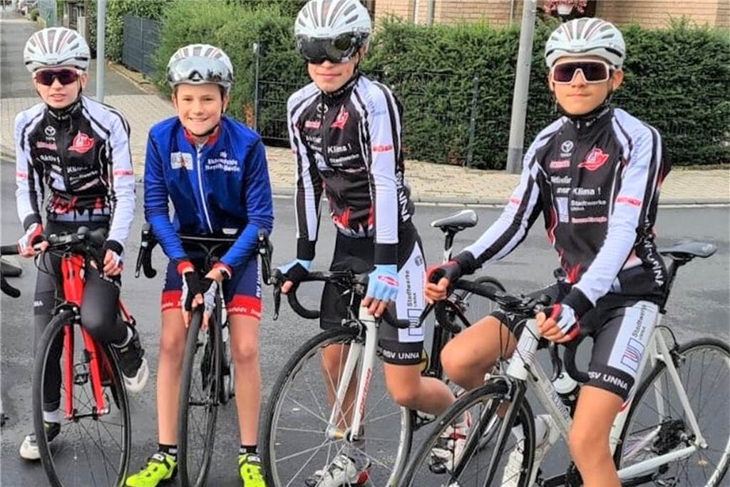 Zeitfahr-Talent des RSV Unna verliert am letzten Wertungstag die Führung Die RSV-Fahrer (v.l.) Paul Zink, Max Geppert, Jonathan Müller und Lasse Schenkmann belegten in Selm vordere Plätze.