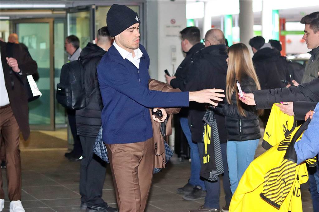 Die Rückkehr der BVB-Profis aus London.