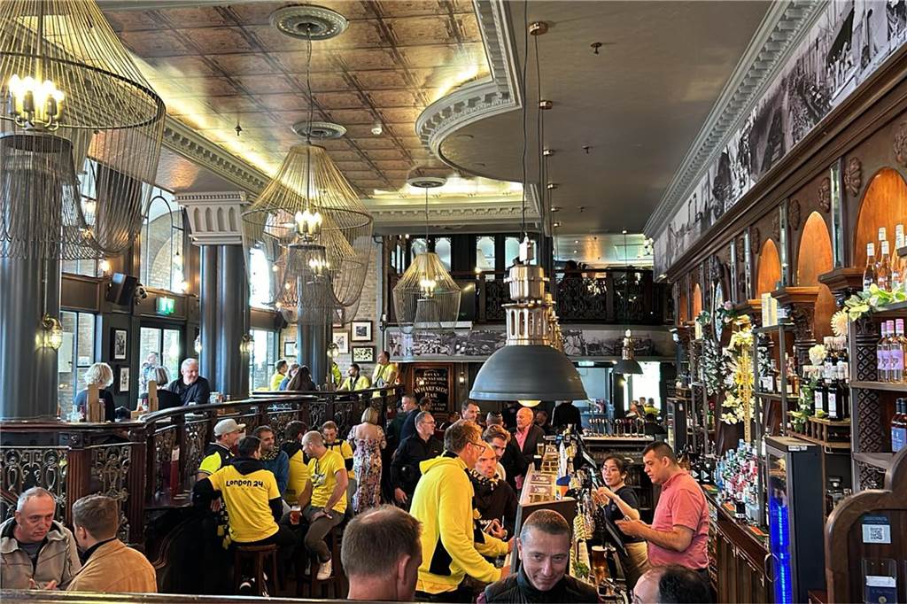 BVB-Fans aus dem Ostvest melden sich aus London Blick in einen britischen Pub