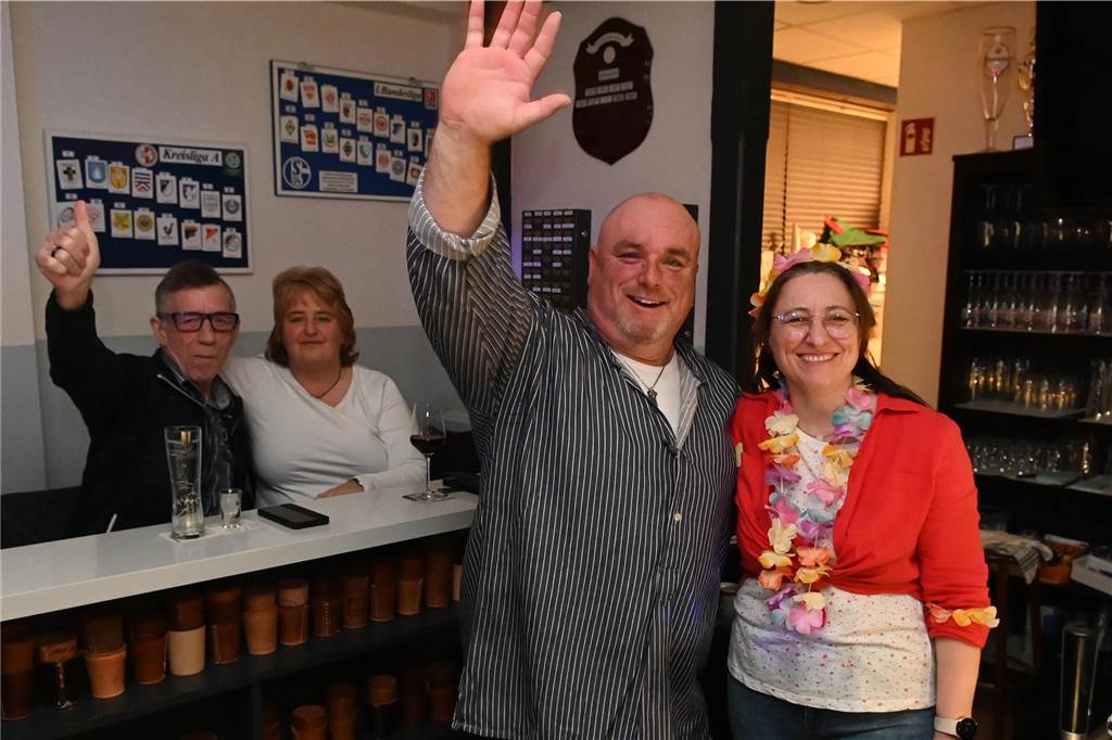 Die rund 160 anwesenden Jecken freuten sich in der Wittenbrink-Klause über das kleine, aber feine Programm mit Sketchen und einer Gesangseinlage. Davor und danach gab es reichlich Party mit Musik.