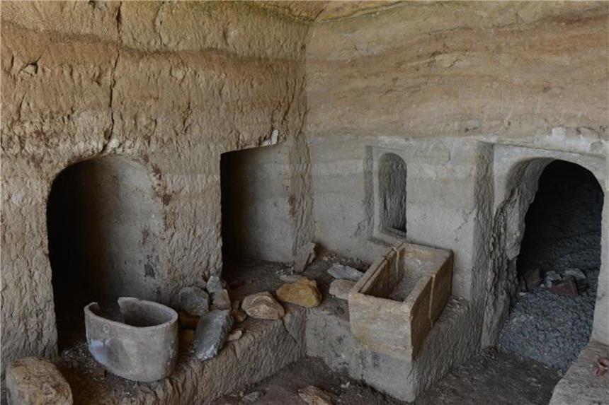 Die rund 2000 Jahre alte Grabkammer am See Genezareth. Foto: Miki Peleg/Israelischen Altertumsbehörde